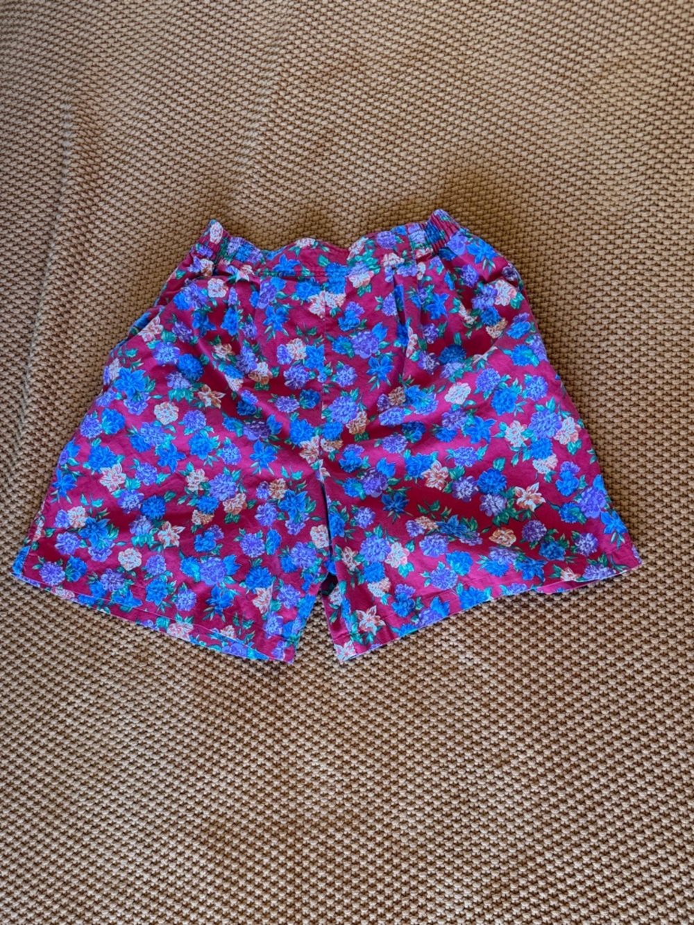 Floral Elastic-Waist Women's Shorts - Magenta Floral